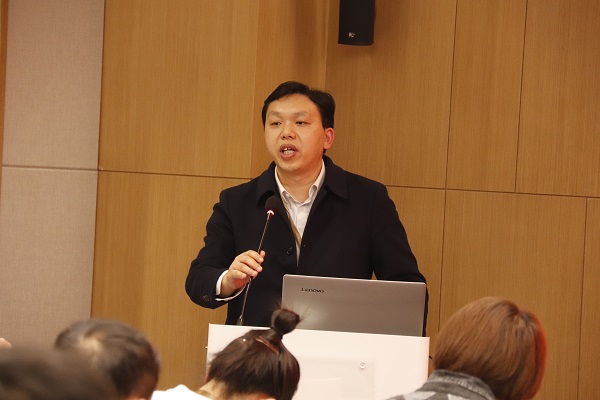 6、米兰milan(中国)总工程师苏群山主持会议 .JPG