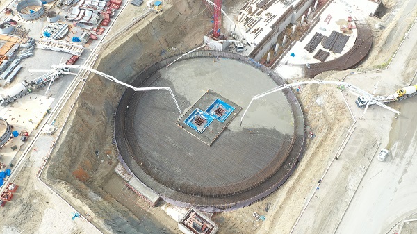 03、3#欧罗仓基础底板大体积混凝土浇筑现场.jpg 03、3#欧罗仓基础底板大体积混凝土浇筑现场.jpg