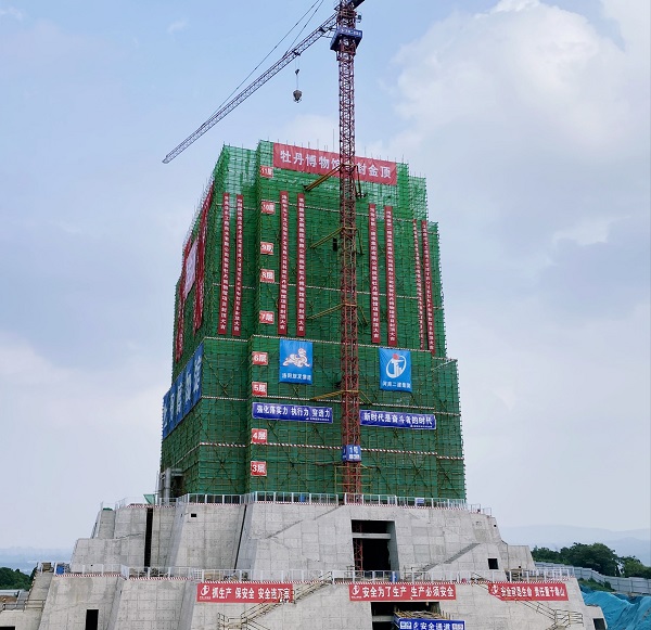 洛阳牡丹博物馆建设项目主体结构顺利封顶.jpg 洛阳牡丹博物馆建设项目主体结构顺利封顶.jpg