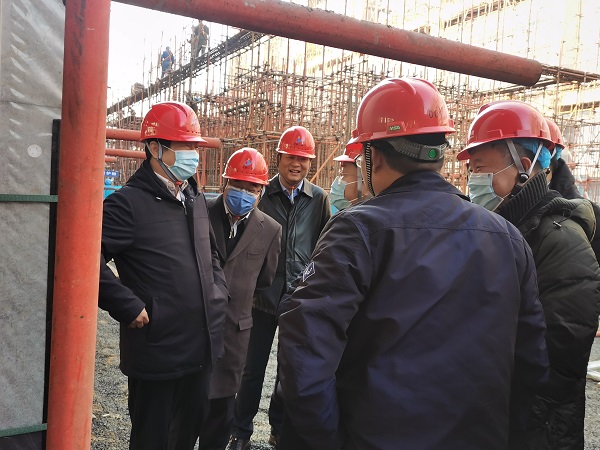 2、米兰milan(中国)领导与华能米兰体育领导交流清水混凝土框架工艺.jpg