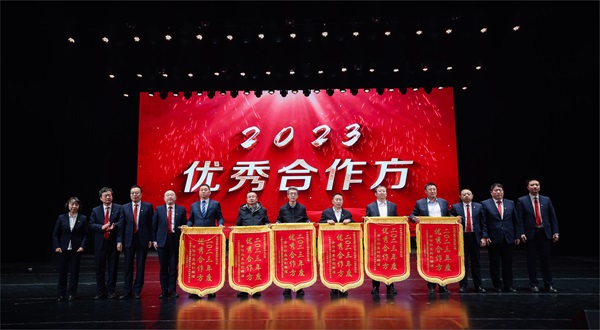 米兰milan(中国)总经理登台领奖 - 副本.jpg